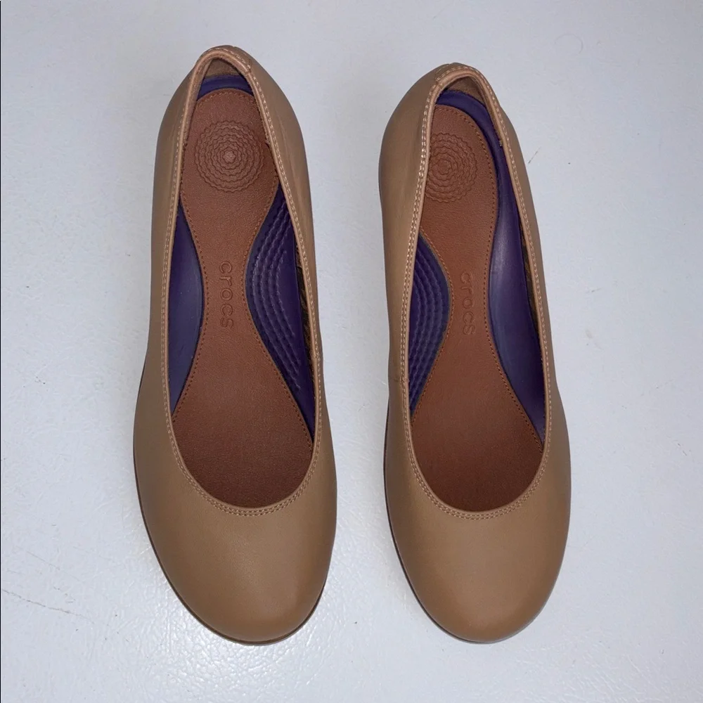 Crocs Tan Brown Wedge Dress Shoes Slip On Comfort Platform 3” Heel Women Size 8 - Picture 7 of 11